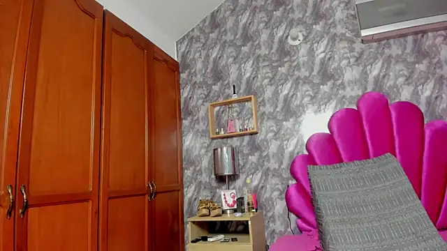 EMMAPARISS online show from March 2025 03:17:02 PM