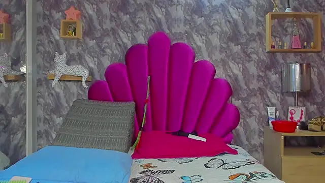 Snapshot of EMMAPARISS chatting on November 2025 11:47:01 AM EMMAPARISS online show from November 2025 11:47:01 AM