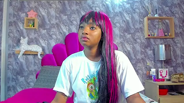 Snapshot of EMMAPARISS chatting on November 2025 11:58:01 AM EMMAPARISS online show from November 2025 11:58:01 AM