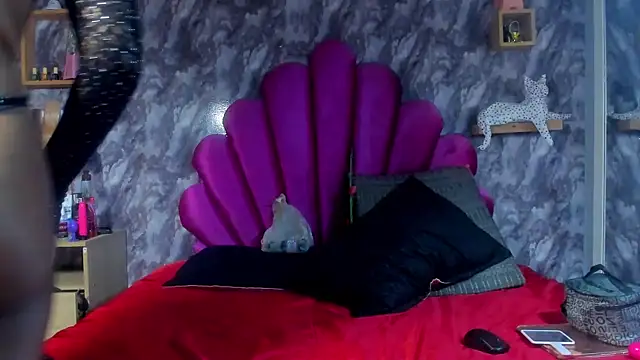 EMMAPARISS online show from December 2025 01:35:02 PM