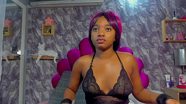 Snapshot of EMMAPARISS chatting on November 2025 12:20:01 PM EMMAPARISS online show from November 2025 12:20:01 PM