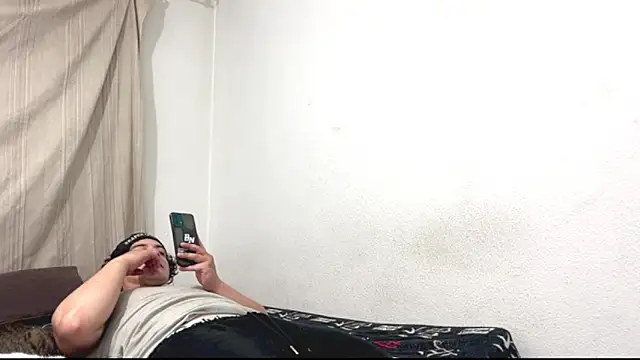 Snapshot of logan_x3 chatting on April 2026 04:46:01 AM logan x3 online show from April 2026 04:46:01 AM