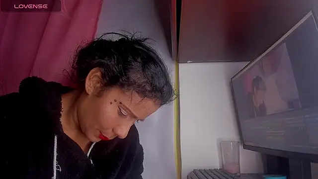 Nenita Hot  online show from October 2025 02:37:02 AM