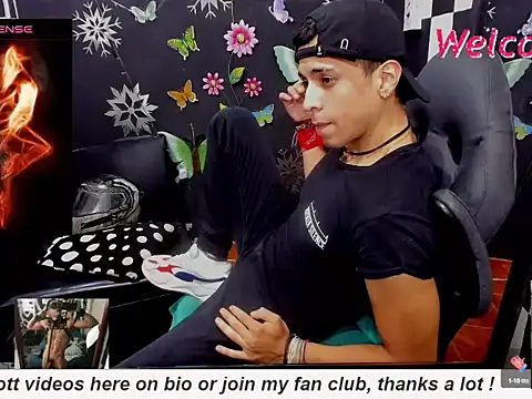 Snapshot of MikeRose94 chatting on October 2025 07:47:02 PM MikeRose94 online show from October 2025 07:47:02 PM