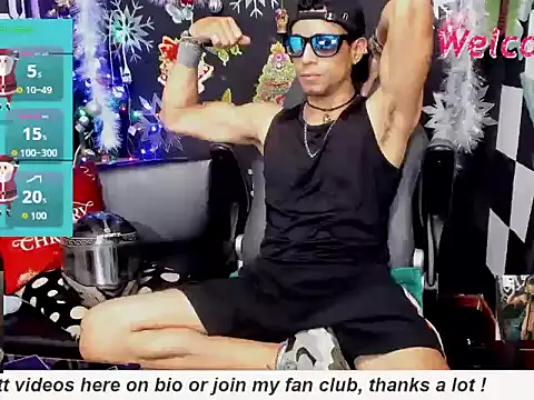 MikeRose94 online show from December 2025 07:06:01 PM