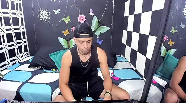 Snapshot of MikeRose94 chatting on March 2025 08:20:02 PM MikeRose94 online show from March 2025 08:20:02 PM