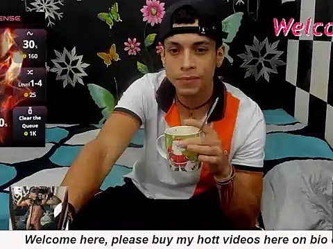 Snapshot of MikeRose94 chatting on October 2025 10:43:02 PM MikeRose94 online show from October 2025 10:43:02 PM