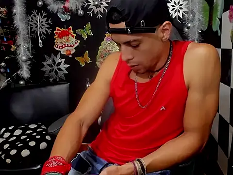 MikeRose94 online show from November 2025 07:28:02 PM