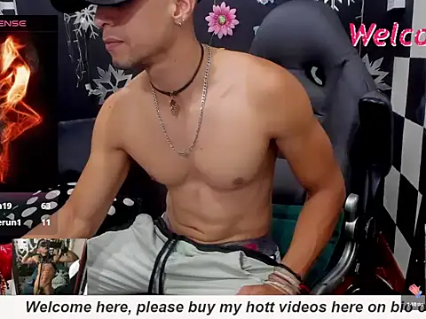 MikeRose94 online show from November 2025 05:40:02 PM