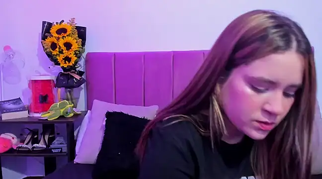 Snapshot of EmmyGray chatting on December 2024 03:30:02 AM EmmyGray online show from December 2024 03:30:02 AM