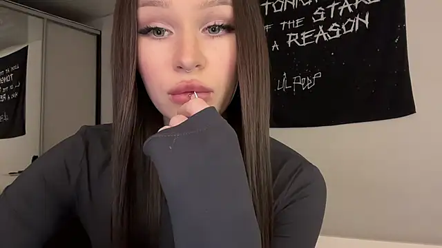 ur molly online show from December 2025 03:00:02 PM