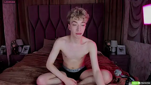 Snapshot of TrevorBenson chatting on November 2025 04:05:02 AM TrevorBenson online show from November 2025 04:05:02 AM