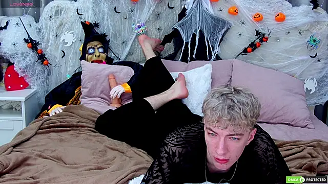 Snapshot of TrevorBenson chatting on October 2025 04:11:01 AM TrevorBenson online show from October 2025 04:11:01 AM