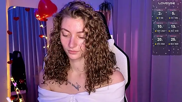 Snapshot of lady_curls chatting on February 2025 11:52:01 PM lady curls online show from February 2025 11:52:01 PM