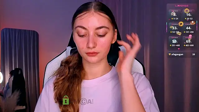 Snapshot of lady_curls chatting on November 2025 11:25:02 PM lady curls online show from November 2025 11:25:02 PM