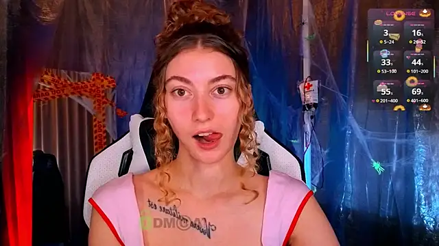 Snapshot of lady_curls chatting on October 2025 11:27:02 PM lady curls online show from October 2025 11:27:02 PM