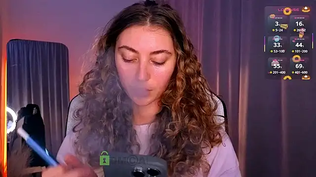 Snapshot of lady_curls chatting on November 2025 10:58:01 PM lady curls online show from November 2025 10:58:01 PM