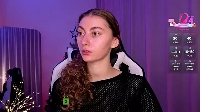 Snapshot of lady_curls chatting on December 2025 08:58:02 PM lady curls online show from December 2025 08:58:02 PM