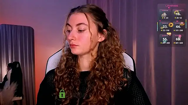 Snapshot of lady_curls chatting on November 2025 10:43:02 PM lady curls online show from November 2025 10:43:02 PM