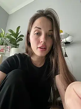 AmiLavs online show from December 2025 11:21:02 AM