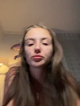 Snapshot of EmilyWi_ chatting on May 2026 09:24:01 PM EmilyWi online show from May 2026 09:24:01 PM