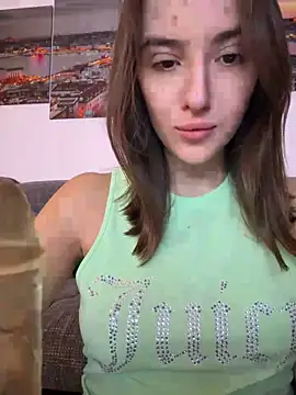 Snapshot of EmilyWi_ chatting on November 2025 10:03:01 PM EmilyWi online show from November 2025 10:03:01 PM