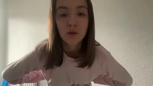 Snapshot of EmilyWi_ chatting on September 2025 04:25:01 PM EmilyWi online show from September 2025 04:25:01 PM