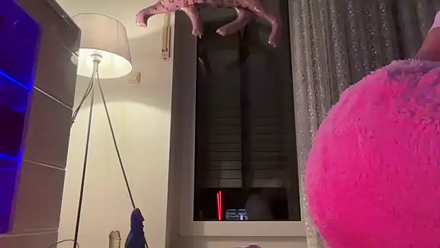 Snapshot of EmilyWi_ chatting on December 2025 10:11:02 PM EmilyWi online show from December 2025 10:11:02 PM