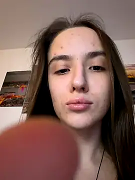 Snapshot of EmilyWi_ chatting on November 2025 10:02:01 PM EmilyWi online show from November 2025 10:02:01 PM