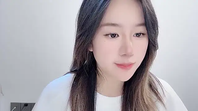 chloe-01 online show from November 2025 04:05:02 AM