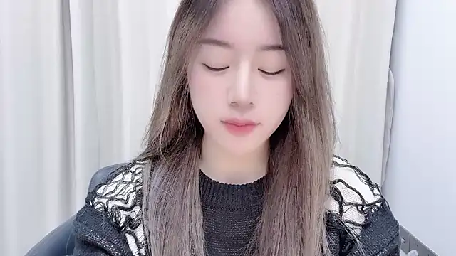 chloe-01 online show from December 2024 12:29:02 PM