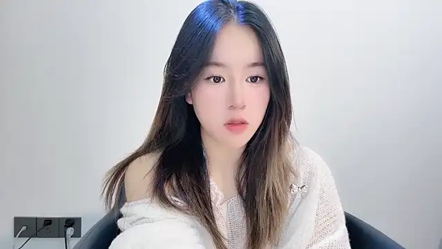 chloe-01 online show from December 2025 12:16:01 PM