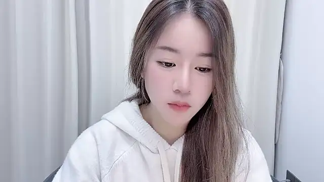 chloe-01 online show from December 2024 12:12:02 PM