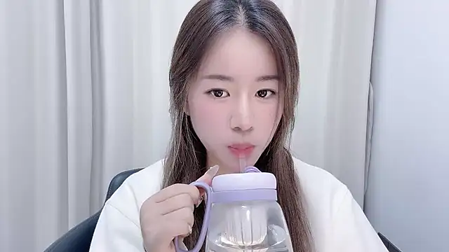 chloe-01 online show from January 2025 12:31:02 PM