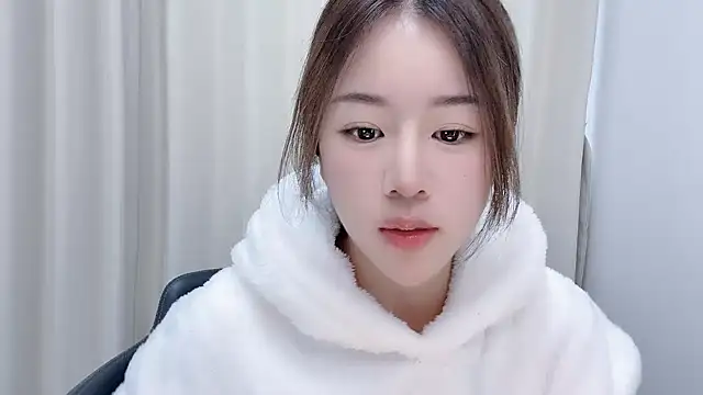 chloe-01 online show from December 2024 04:19:01 AM