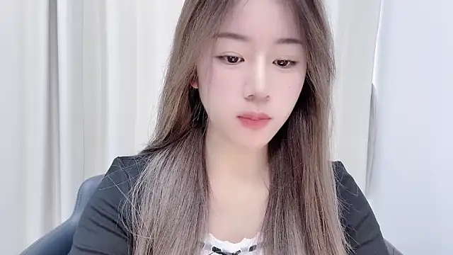 chloe-01 online show from December 2024 04:22:01 AM