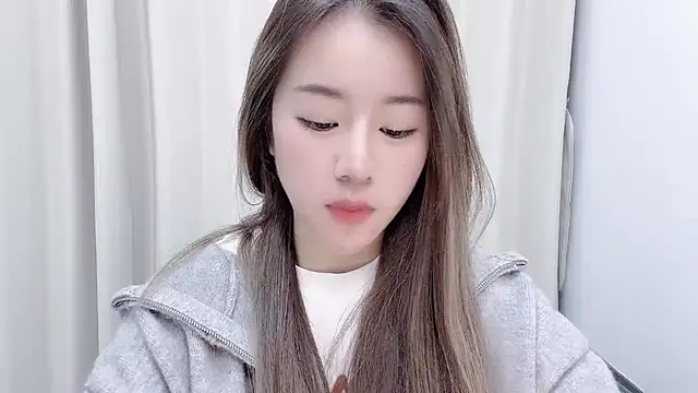 chloe-01 online show from December 2024 12:33:01 PM