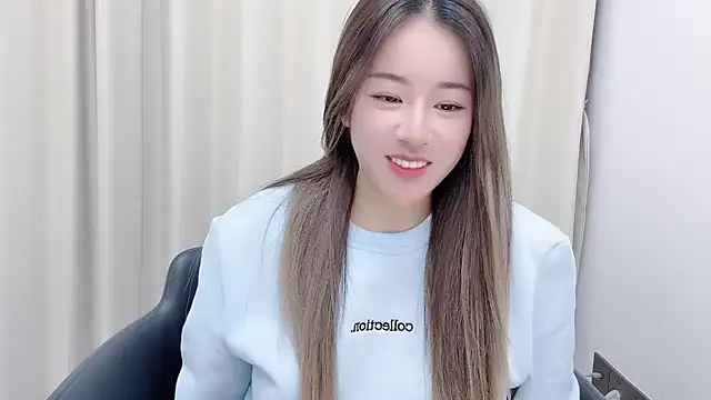 chloe-01 online show from January 2025 12:15:01 PM