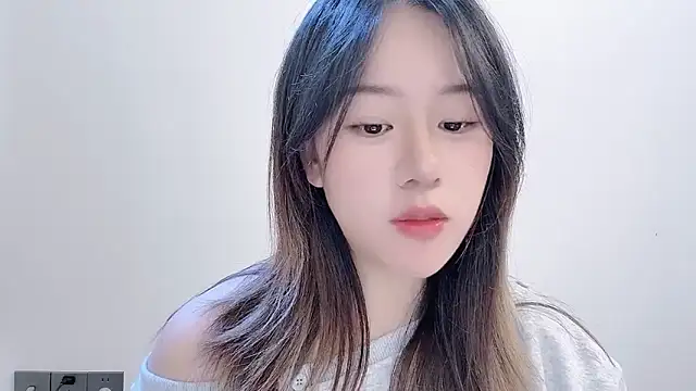 chloe-01 online show from November 2025 03:21:01 AM