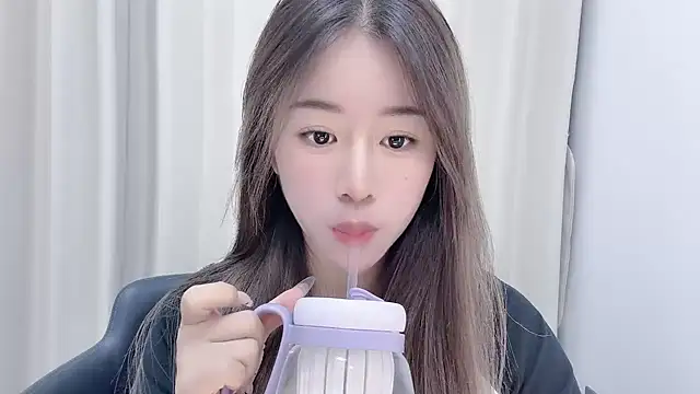 chloe-01 online show from December 2024 12:13:01 PM