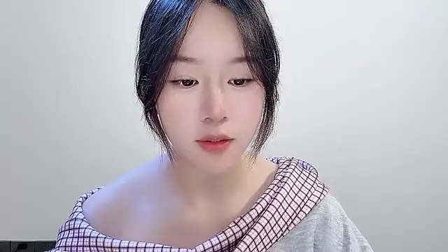 chloe-01 online show from November 2025 03:00:02 AM