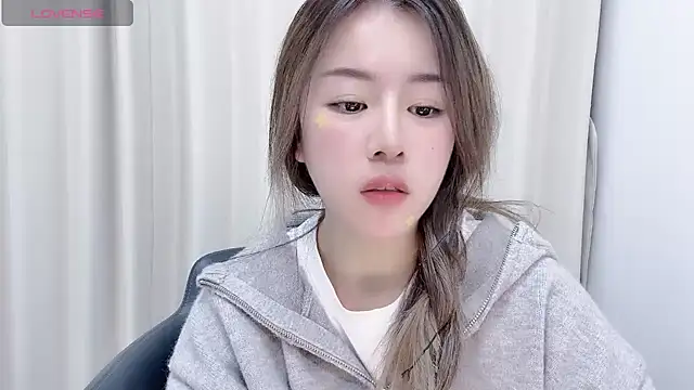 chloe-01 online show from December 2024 04:05:01 AM