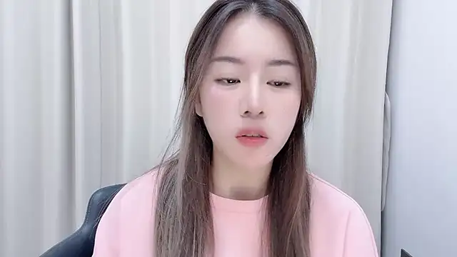 chloe-01 online show from December 2024 12:13:01 PM