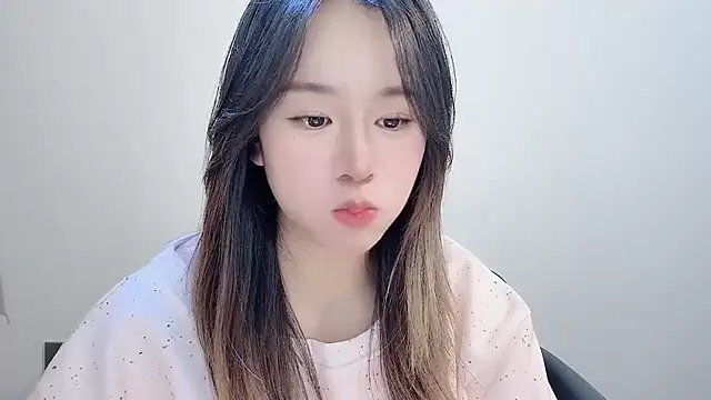 chloe-01 online show from November 2025 03:12:01 PM