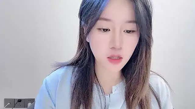 chloe-01 online show from November 2025 04:05:02 AM