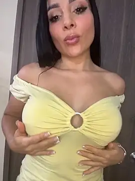 Snapshot of MOMALANA chatting on February 2026 08:09:02 PM MOMALANA online show from February 2026 08:09:02 PM