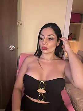 Snapshot of MOMALANA chatting on October 2025 09:27:01 PM MOMALANA online show from October 2025 09:27:01 PM