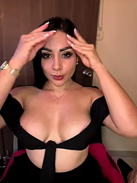 Snapshot of MOMALANA chatting on October 2025 08:54:01 PM MOMALANA online show from October 2025 08:54:01 PM