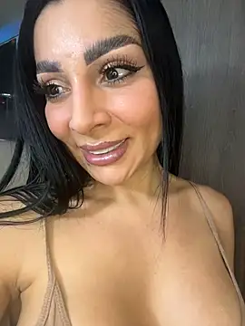 Snapshot of MOMALANA chatting on March 2026 05:57:01 PM MOMALANA online show from March 2026 05:57:01 PM