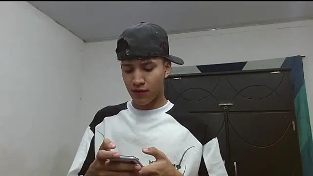 Macho Dom online show from October 2025 11:04:02 PM